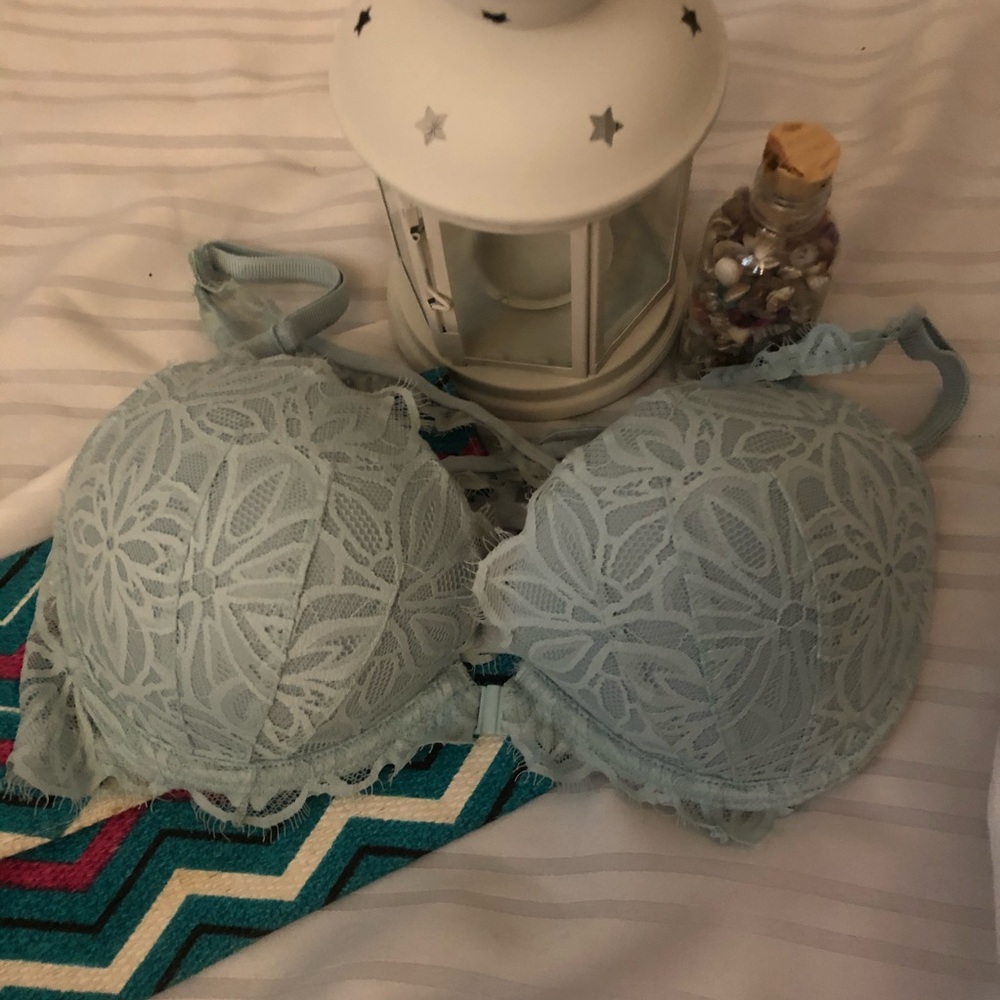 3/$15 PINK Victoria’s Secret Mint Lace Bra